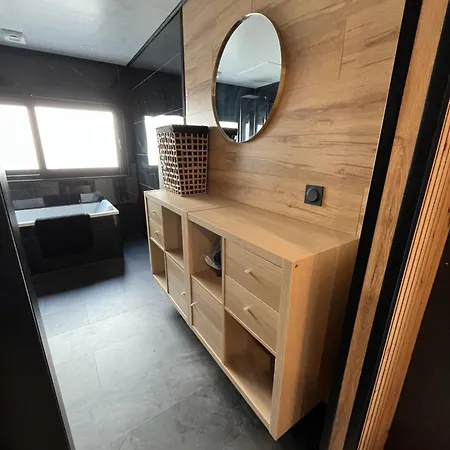 Maison Moderne 700 M De La Appartamento