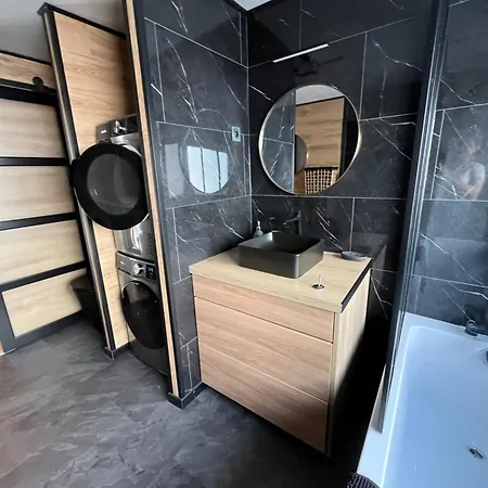 Maison Moderne 700 M De La